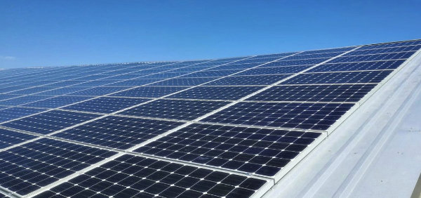 photovoltaik-dach-ohne-ziegel-so-gelingt-das-investieren-in-solarenergie-friends-financials